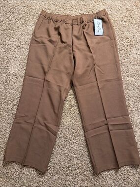 Tailored Straight-Leg Trousers in Warm Brown